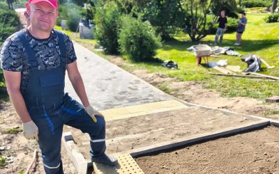 Работы по благоустройству прилегающей территории к памятному знаку воинам-интернационалистам в Орше